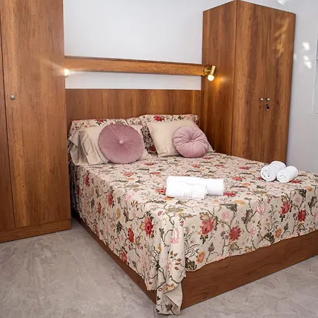 Seaview Sunset Court