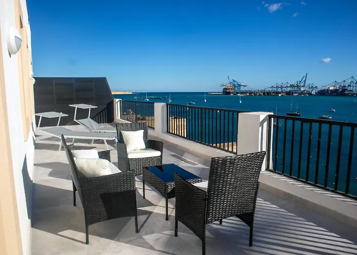 Seaview Sunset Court 14 * Birżebbuġa