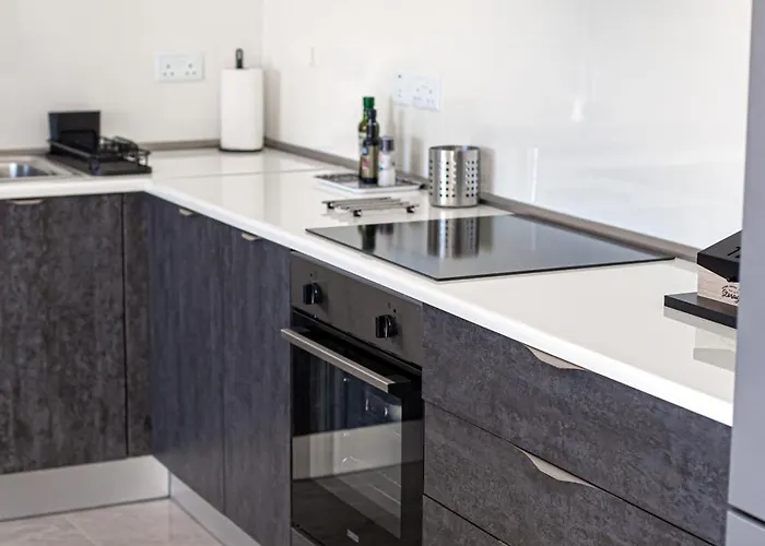 Seaview Sunset Court 14 דירה