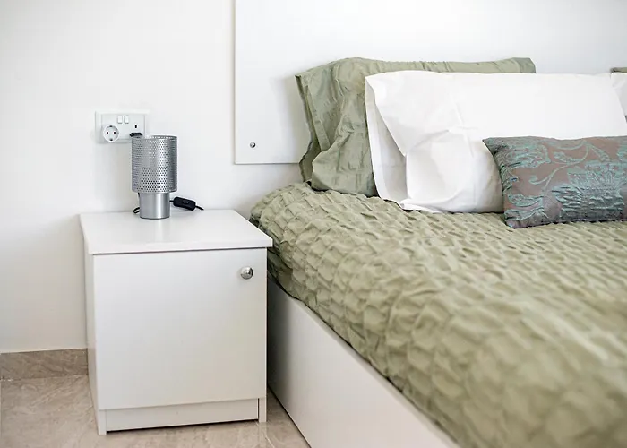 Seaview Sunset Court 14 *